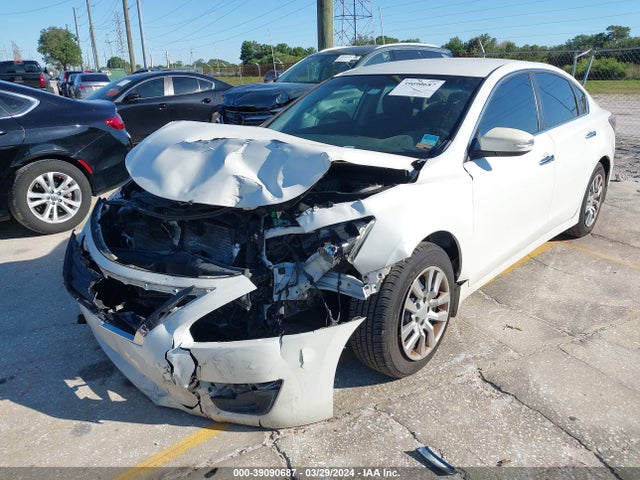 Nissan Altima 2.5 S 2015 1N4AL3AP9FC290146 Image 2