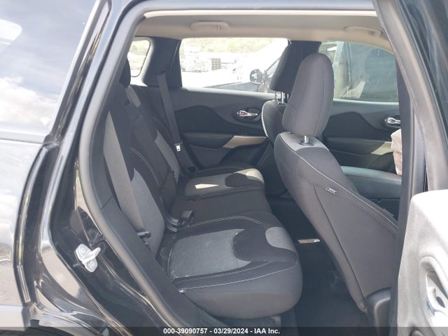 1C4PJLCB8JD620387 Jeep Cherokee Latitude Fwd