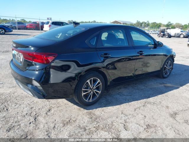3KPF24AD7NE457108 KIA Forte Lxs