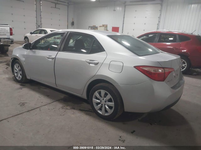 Toyota COROLLA LE 2018 5YFBURHE5JP838985 Image 3