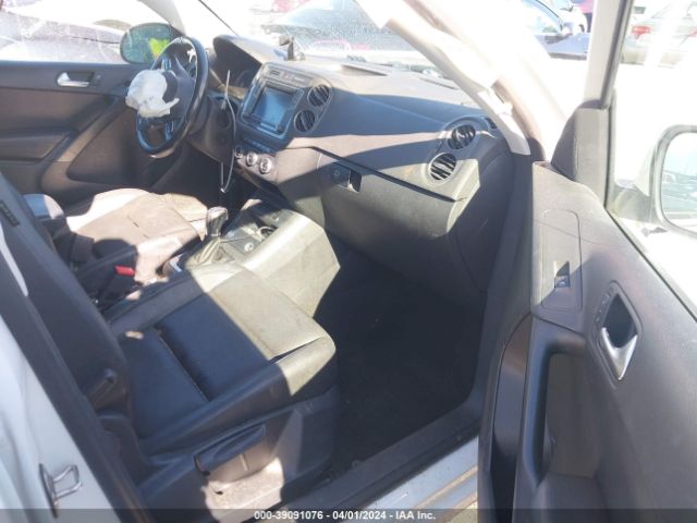 WVGAV7AX0HK038205 Volkswagen Tiguan 2.0t/2.0t S