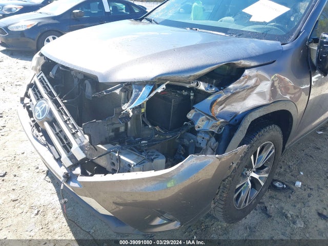 Toyota Highlander Le Plus 2019 5TDZZRFH4KS336359 Image 6