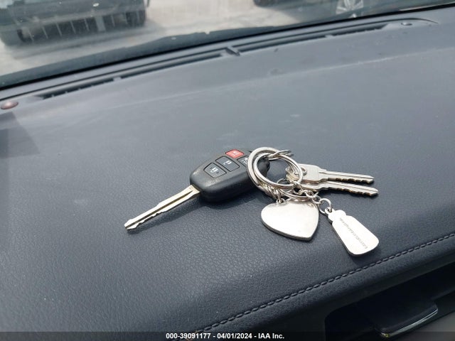 Toyota COROLLA LE 2018 5YFBURHE9JP802510 Image 11