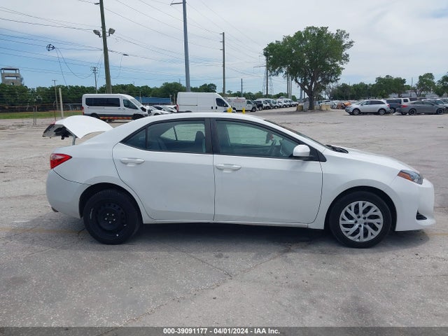Toyota COROLLA LE 2018 5YFBURHE9JP802510 Image 13