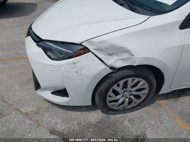 Toyota COROLLA LE 2018 5YFBURHE9JP802510 Image 17