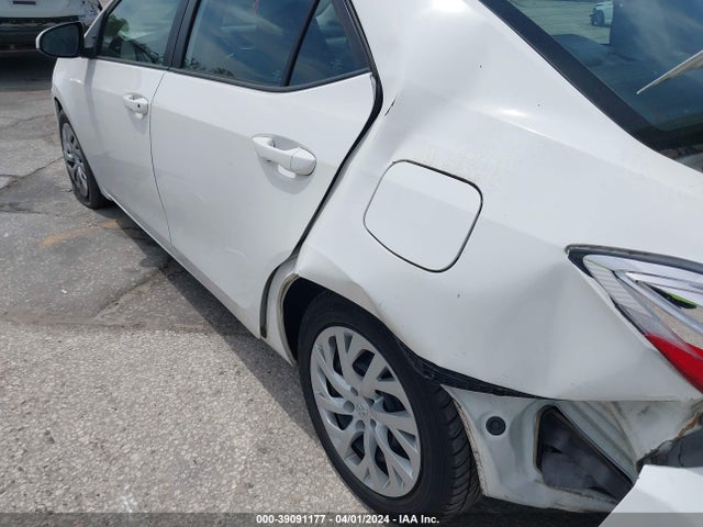 Toyota COROLLA LE 2018 5YFBURHE9JP802510 Image 18