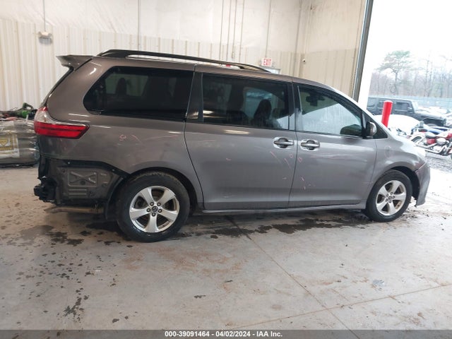 Toyota Sienna Le 8 Passenger 2018 5TDKZ3DCXJS902996 Image 13