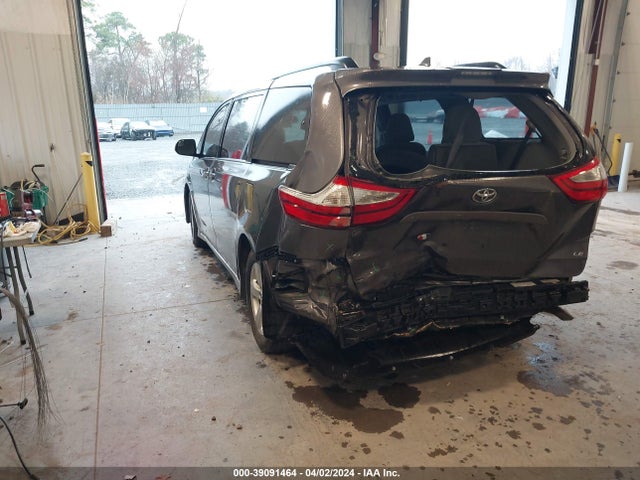 Toyota Sienna Le 8 Passenger 2018 5TDKZ3DCXJS902996 Image 3