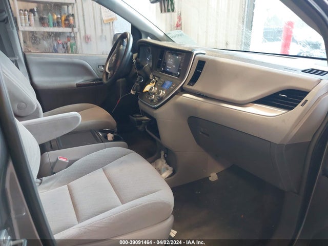 Toyota Sienna Le 8 Passenger 2018 5TDKZ3DCXJS902996 Image 5