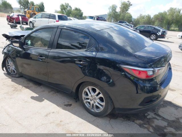 3MYDLBZV1GY106977 Scion IA