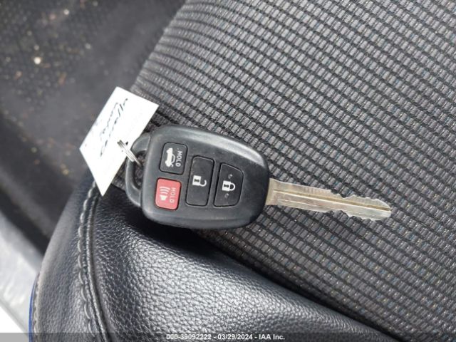 5YFBURHEXHP622902 Toyota COROLLA SE