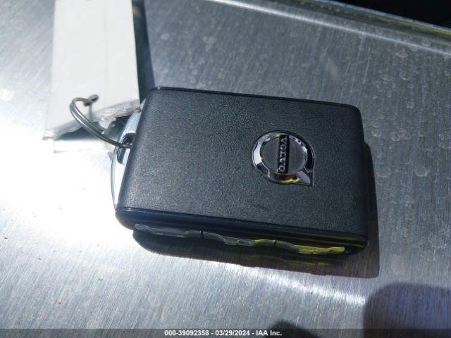 YV4L12UE1P2029854 Volvo Xc40 B5 Plus Bright Theme