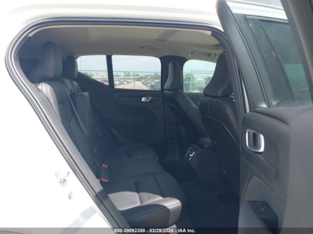 YV4L12UE1P2029854 Volvo Xc40 B5 Plus Bright Theme