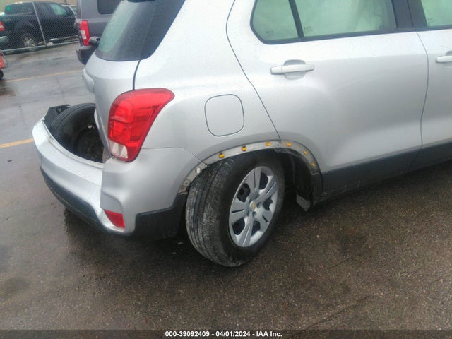 Chevrolet TRAX LS 2018 KL7CJKSB2JB703591 Image 13