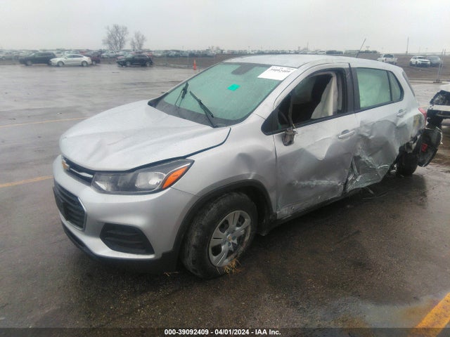 Chevrolet TRAX LS 2018 KL7CJKSB2JB703591 Image 2