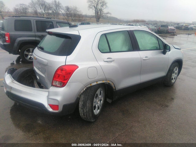 Chevrolet TRAX LS 2018 KL7CJKSB2JB703591 Image 4