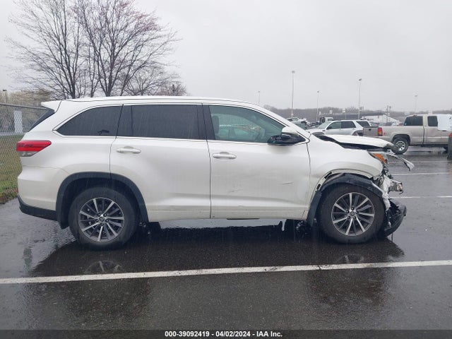 Toyota Highlander Xle 2018 5TDKZRFH9JS532460 Image 13