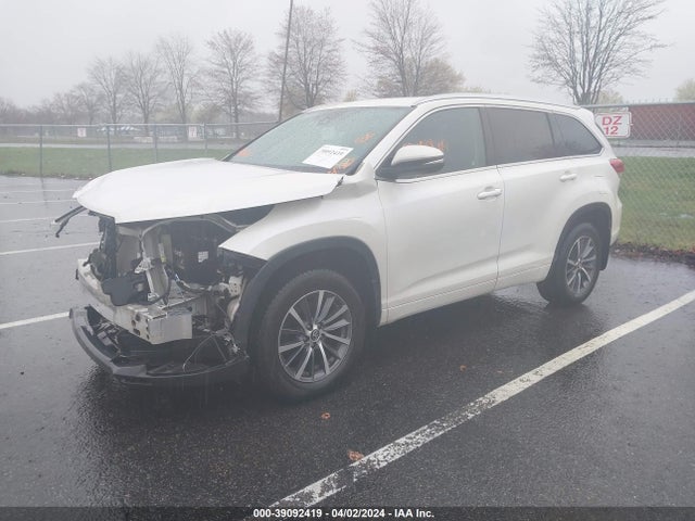 Toyota Highlander Xle 2018 5TDKZRFH9JS532460 Image 2