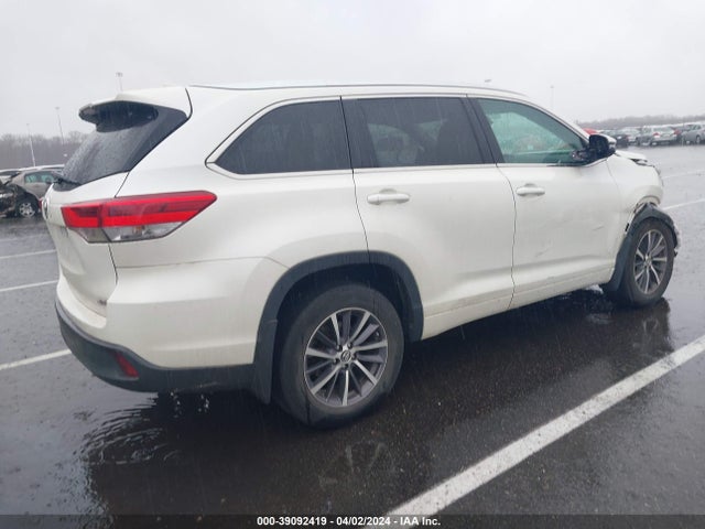 Toyota Highlander Xle 2018 5TDKZRFH9JS532460 Image 4