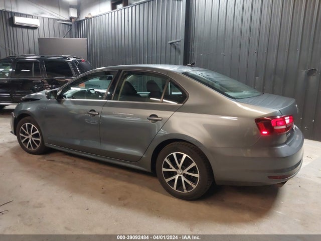 3VWDB7AJ9JM260341 Volkswagen Jetta 1.4t Se/1.4t Wolfsburg Edition