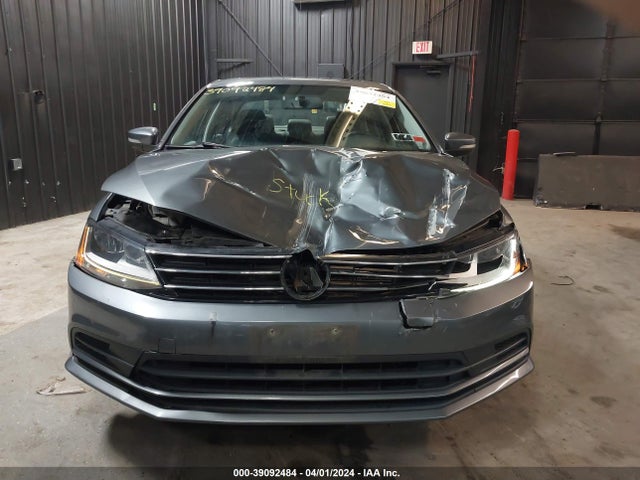 3VWDB7AJ9JM260341 Volkswagen Jetta 1.4t Se/1.4t Wolfsburg Edition