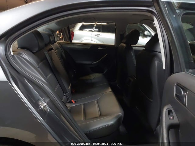 3VWDB7AJ9JM260341 Volkswagen Jetta 1.4t Se/1.4t Wolfsburg Edition
