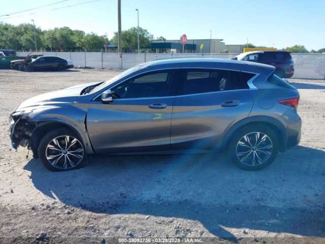 SJKCH5CR5HA021555 Infiniti Qx30 Premium