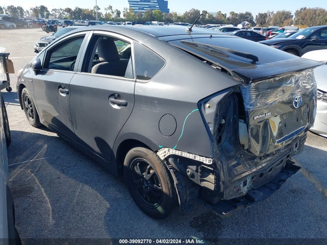 Toyota Prius Two 2015 JTDKN3DU6F0442024 Image 3