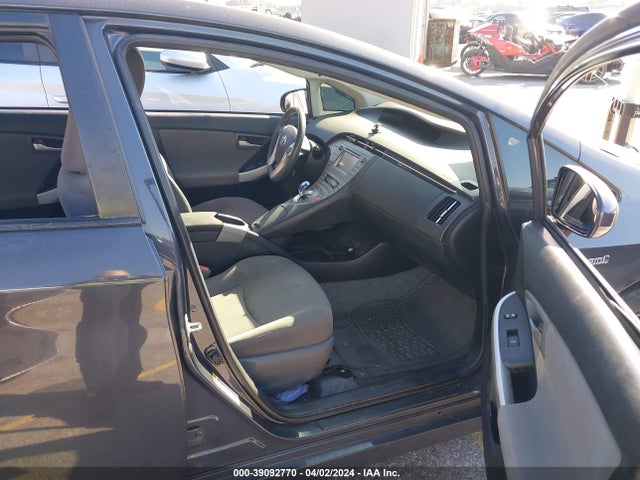 Toyota Prius Two 2015 JTDKN3DU6F0442024 Image 5