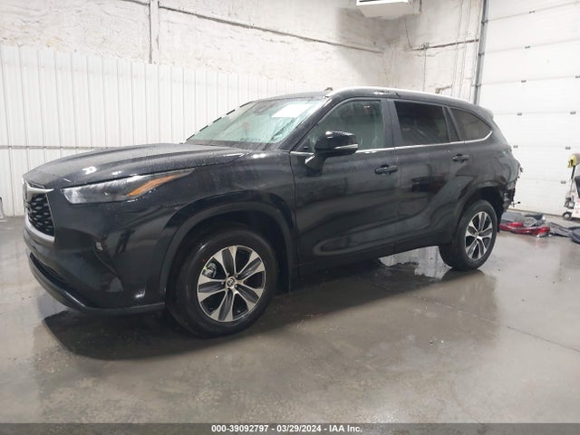 Toyota Highlander Xle 2024 5TDKDRBH4RS539817 Image 2
