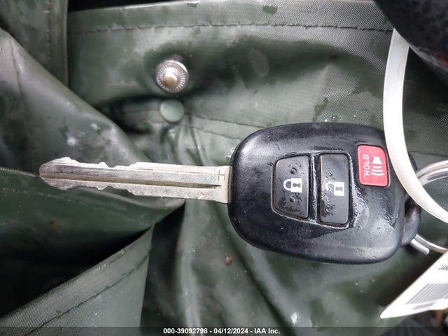 Toyota RAV4 LE 2016 JTMZFREV6GJ086272 Image 11