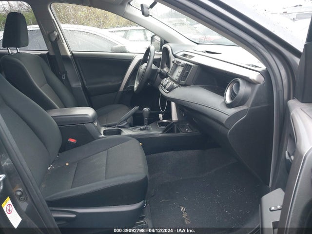 Toyota RAV4 LE 2016 JTMZFREV6GJ086272 Image 5