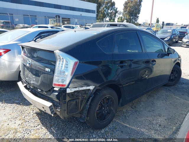 Toyota Prius Three 2014 JTDKN3DU4E1805882 Image 4