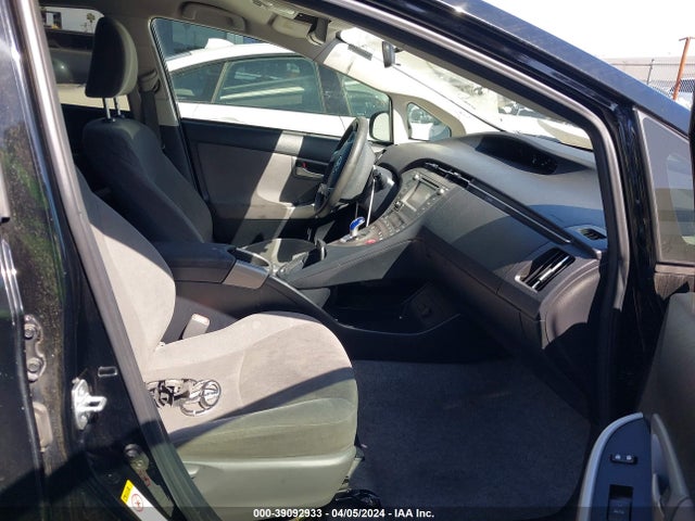 Toyota Prius Three 2014 JTDKN3DU4E1805882 Image 5