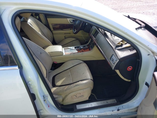 2012 JAGUAR XF SAJWA0HB4CLS27886 Photo 4