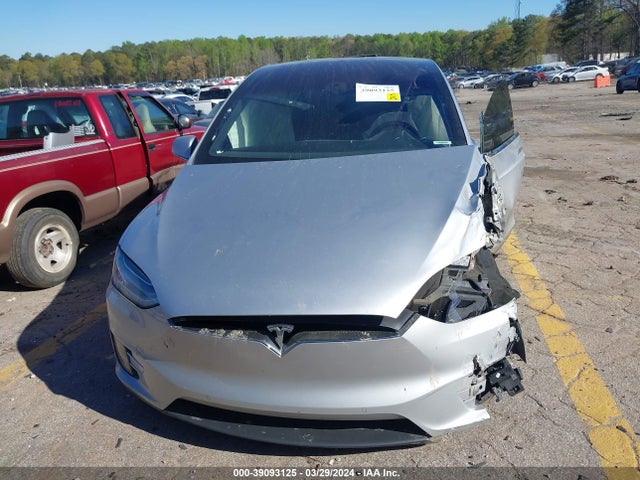 Tesla Model X 60d/70d/75d/90d 2016 5YJXCAE27GF002992 Image 11