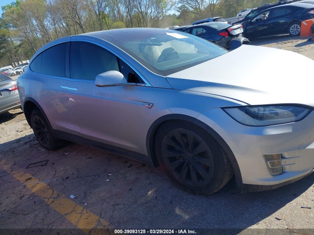 Tesla Model X 60d/70d/75d/90d 2016 5YJXCAE27GF002992 Image 12