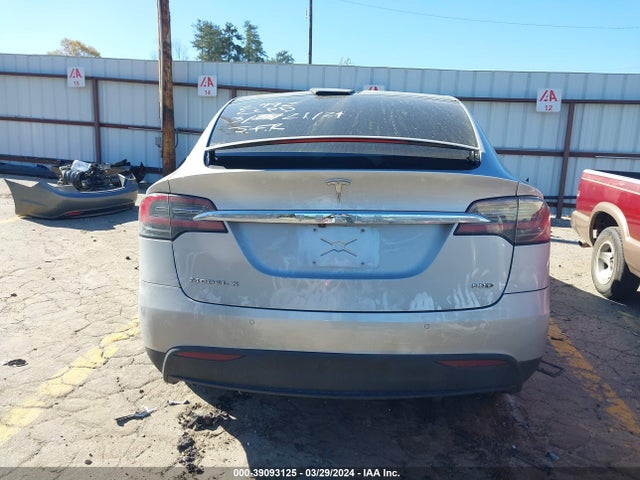 Tesla Model X 60d/70d/75d/90d 2016 5YJXCAE27GF002992 Image 15