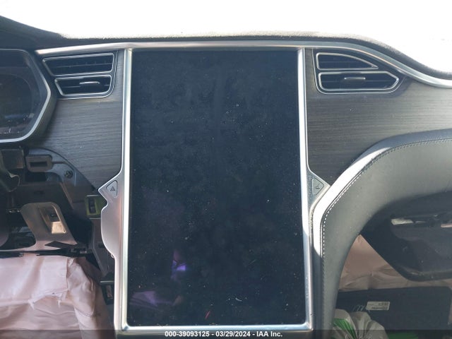 Tesla Model X 60d/70d/75d/90d 2016 5YJXCAE27GF002992 Image 16