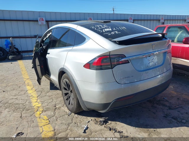 Tesla Model X 60d/70d/75d/90d 2016 5YJXCAE27GF002992 Image 3