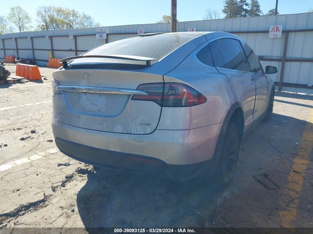 Tesla Model X 60d/70d/75d/90d 2016 5YJXCAE27GF002992 Image 4
