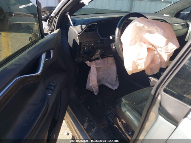 Tesla Model X 60d/70d/75d/90d 2016 5YJXCAE27GF002992 Image 5