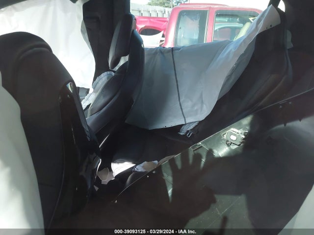 Tesla Model X 60d/70d/75d/90d 2016 5YJXCAE27GF002992 Image 8