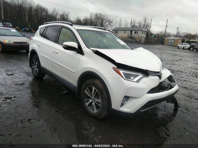 Toyota Rav4 Xle 2018 JTMRFREV7JJ195654 Image 1