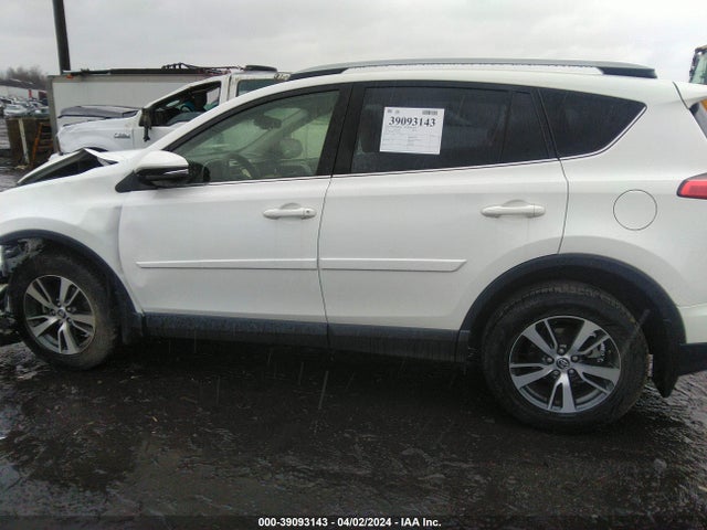Toyota Rav4 Xle 2018 JTMRFREV7JJ195654 Image 14