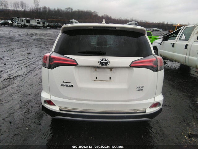 Toyota Rav4 Xle 2018 JTMRFREV7JJ195654 Image 16