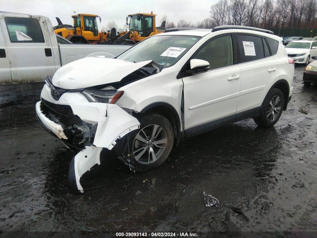 Toyota Rav4 Xle 2018 JTMRFREV7JJ195654 Image 2