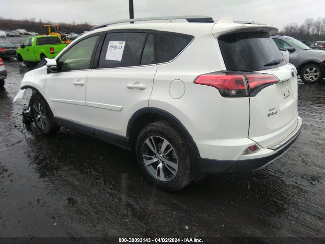 Toyota Rav4 Xle 2018 JTMRFREV7JJ195654 Image 3