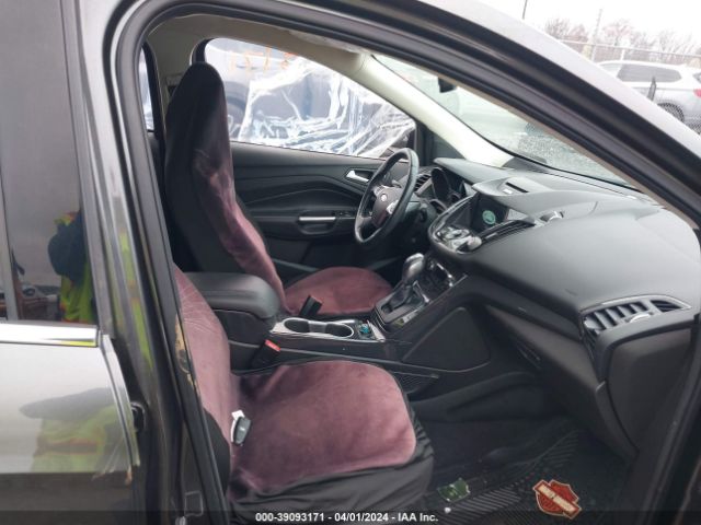 1FMCU9JX5GUA82050 Ford Escape Titanium