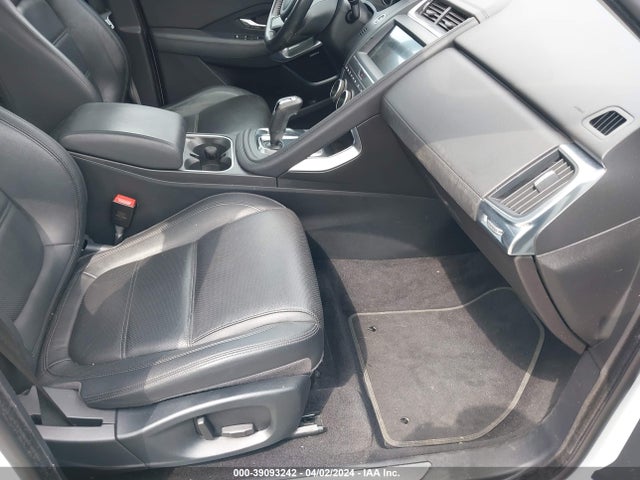 2019 JAGUAR E-PACE SADFJ2FX2K1Z34220 Photo 4